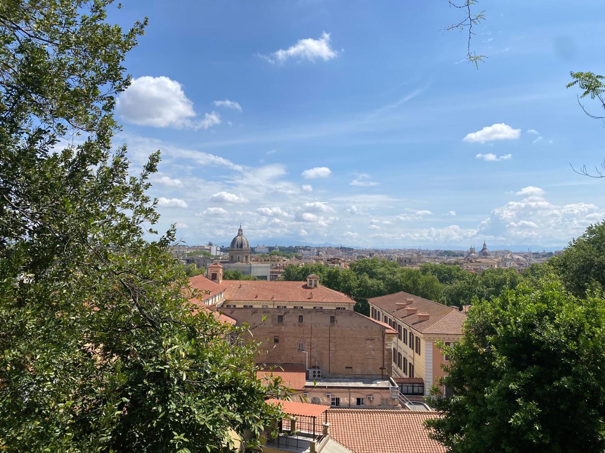 Red House Trastevere San Pietro Bambin Gesu Sant Onofrio Appartamento Roma